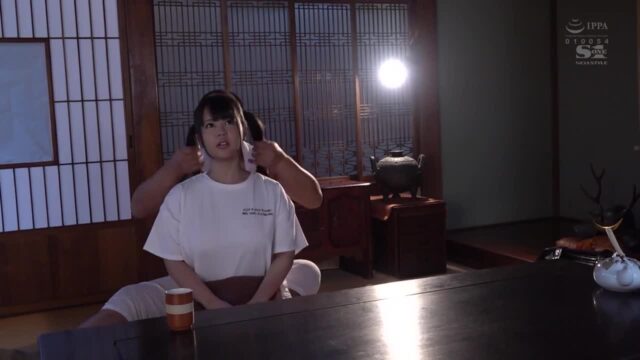 Thư Ký Văn Phòng Mặc Váy Ngắn Không Quần Lót Cầu Xin Sếp Địt Giữa Giờ Làm