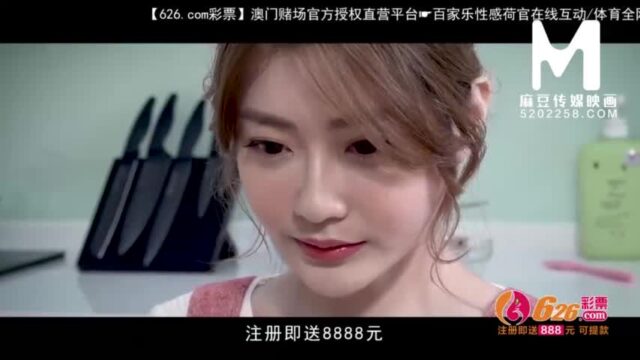 Chị gái bán đá quý thử năng lượng đá trên vùng kín khách