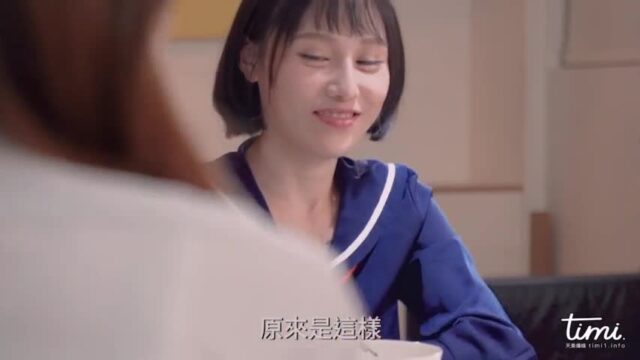 Vợ đang học làm nến bị thầy hướng dẫn đổ sáp nóng lên cơ thể