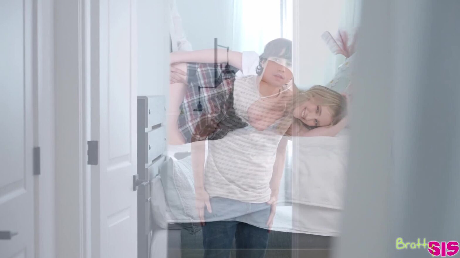 Em nhân viên quán trà chanh bị khách quen gạ tình sau giờ bán – sexmbbgvn