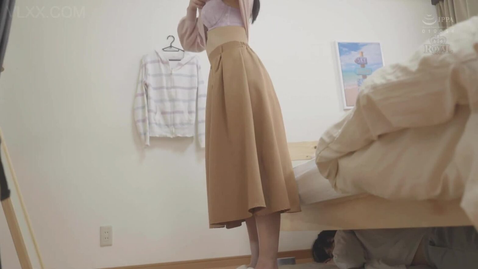 Vợ Tôi Bị Bạn Thân Đụ Điên Cuồng Bên Cạnh Khi Chồng Say Xỉn