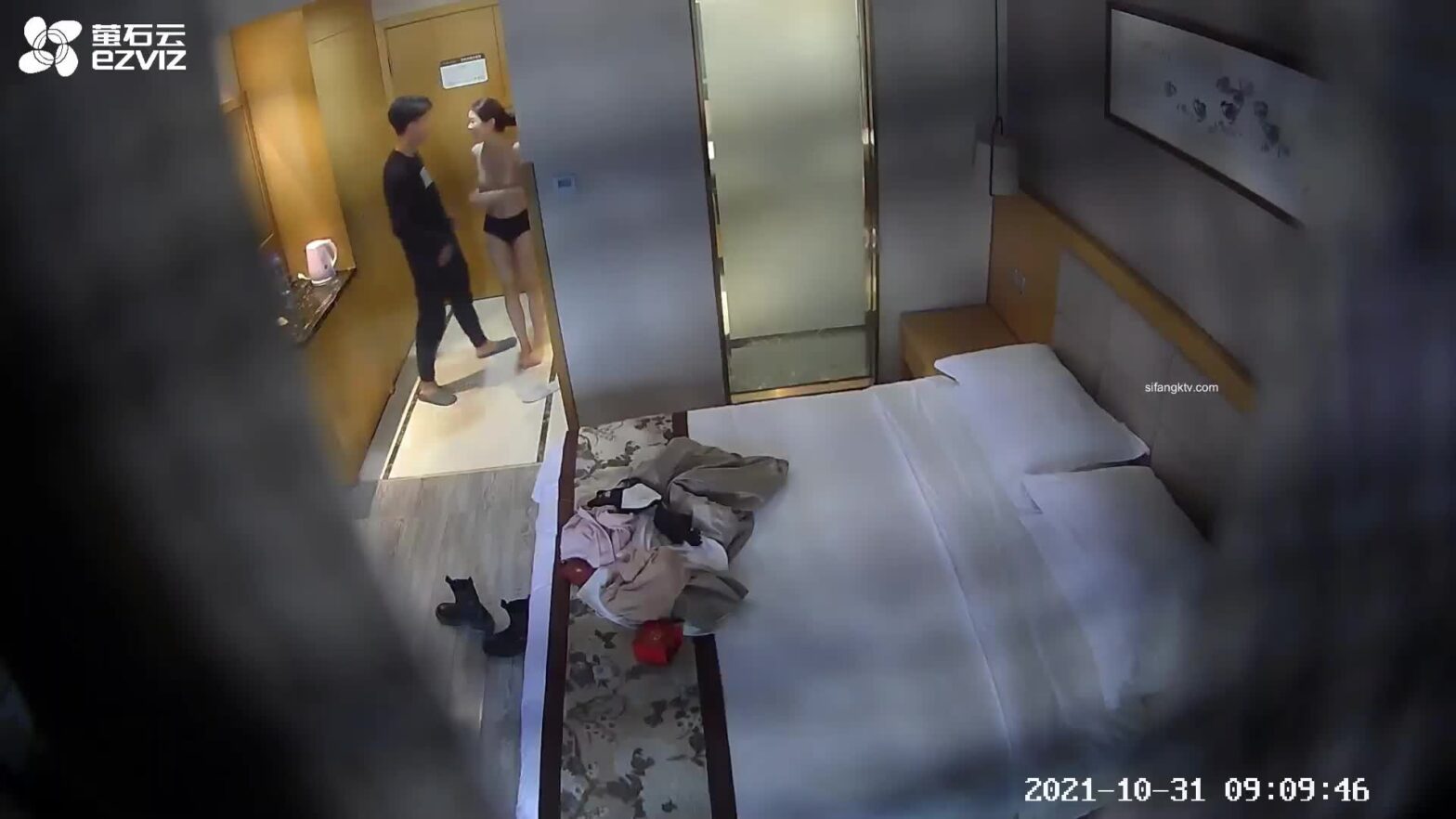 Chị em cùng làm xà phòng thủ công thử bọt trên cơ thể nhau – sexviethd